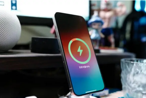 浔阳苹果15换屏服务分享用什么充电器给iPhone15充电更好 